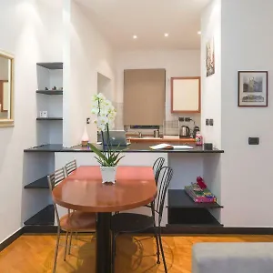 Old Port 4 Beds Apartment