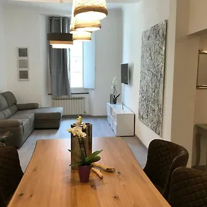 Lovely Really Downtown - Free Private Parking Included! - Apartment